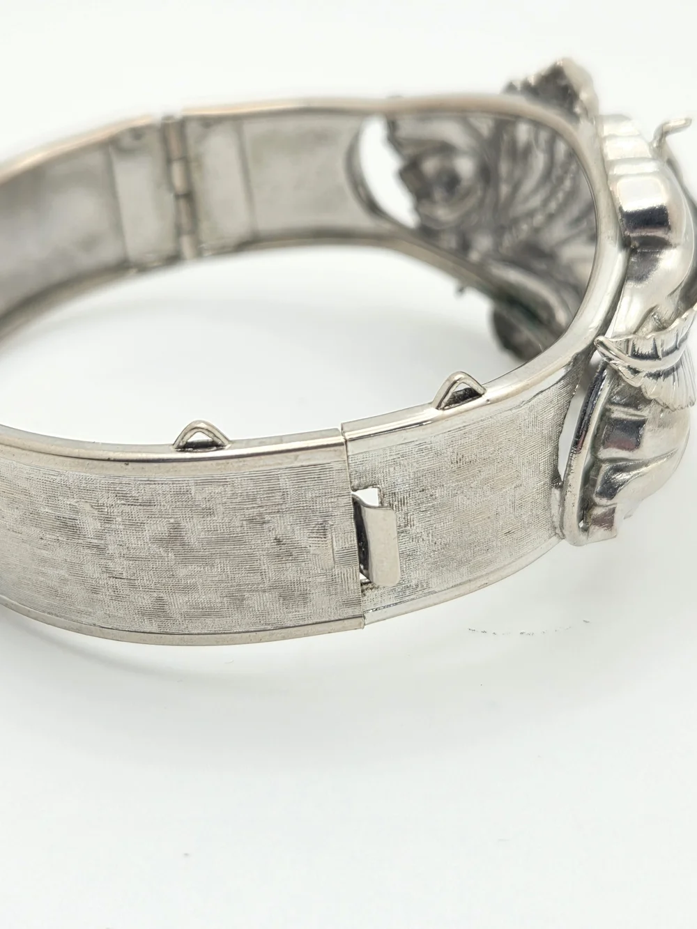 Vintage Silver Tone MCM Leaf & Feather Hinged Bangle Bracelet - Textured